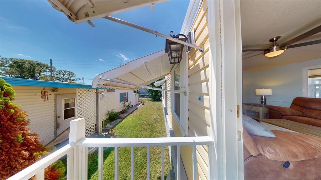 For Sale: $225,000 (2 beds, 2 baths, 924 Square Feet)