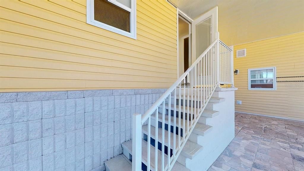 For Sale: $225,000 (2 beds, 2 baths, 924 Square Feet)