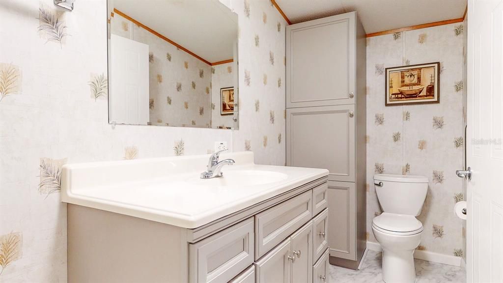 For Sale: $225,000 (2 beds, 2 baths, 924 Square Feet)