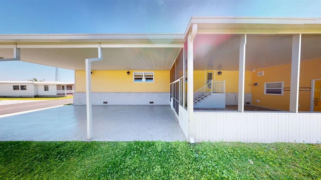 For Sale: $225,000 (2 beds, 2 baths, 924 Square Feet)