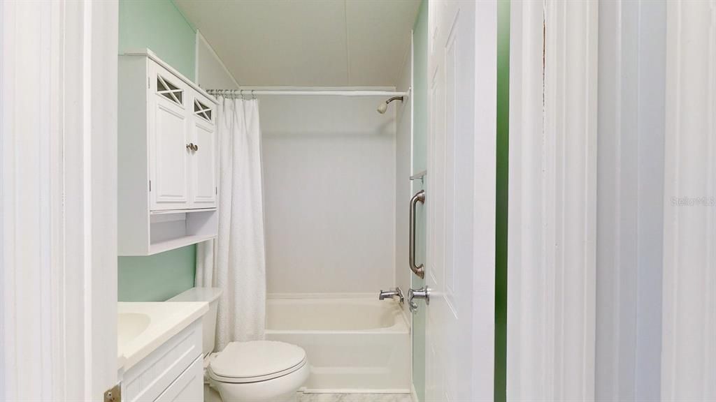 For Sale: $225,000 (2 beds, 2 baths, 924 Square Feet)