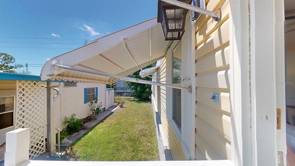 For Sale: $225,000 (2 beds, 2 baths, 924 Square Feet)