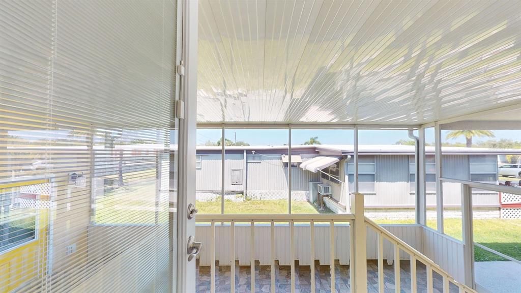 For Sale: $225,000 (2 beds, 2 baths, 924 Square Feet)