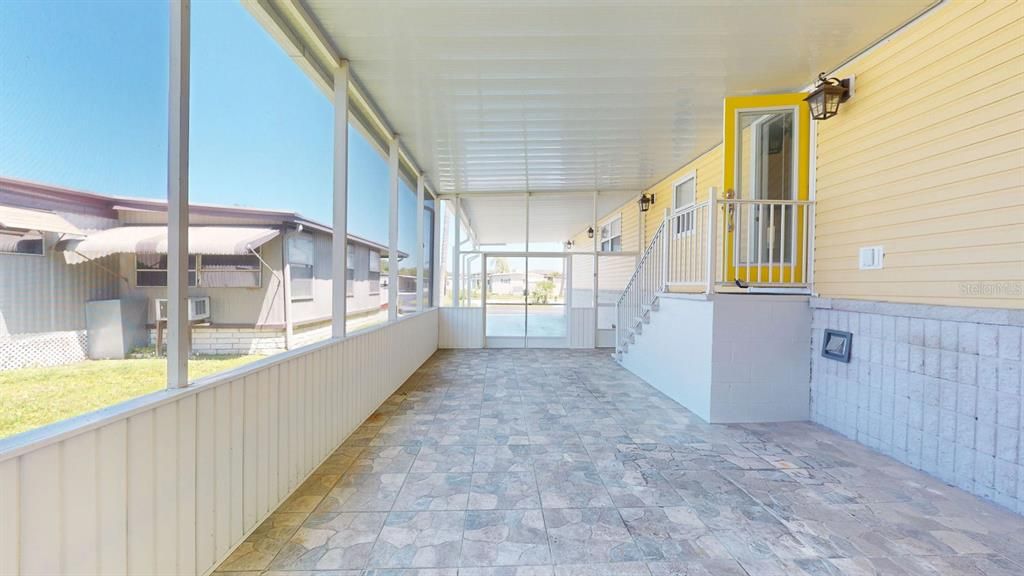 For Sale: $225,000 (2 beds, 2 baths, 924 Square Feet)