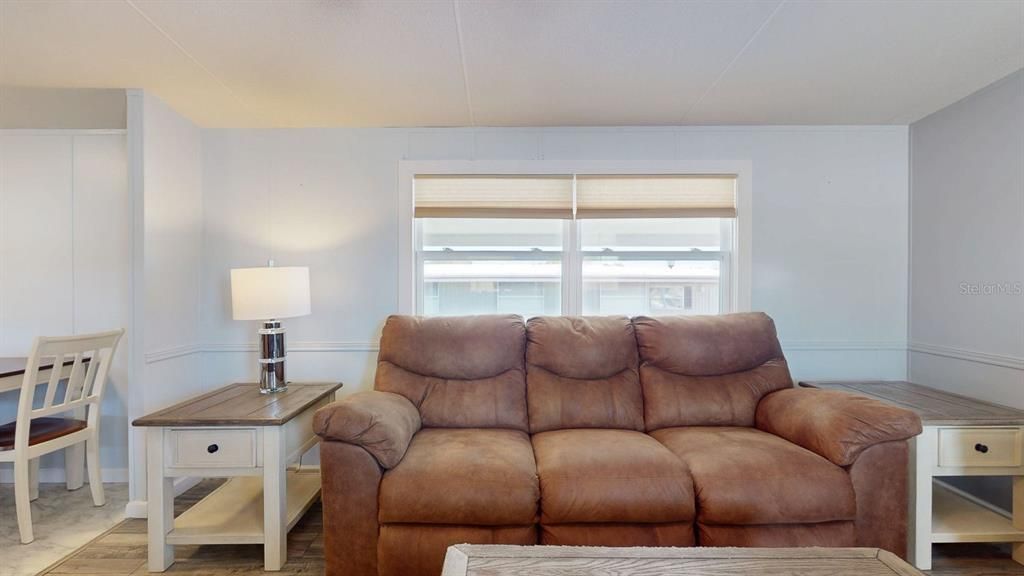 For Sale: $225,000 (2 beds, 2 baths, 924 Square Feet)