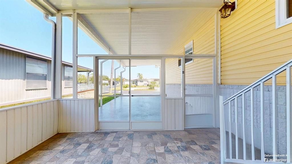 For Sale: $225,000 (2 beds, 2 baths, 924 Square Feet)