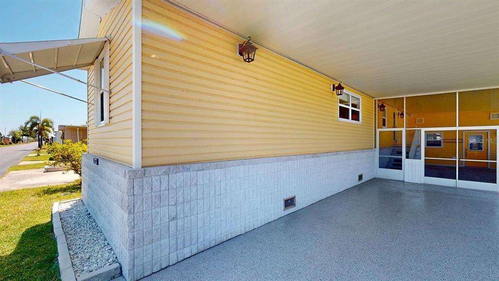 For Sale: $225,000 (2 beds, 2 baths, 924 Square Feet)