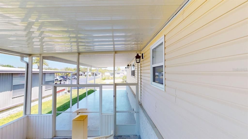 For Sale: $225,000 (2 beds, 2 baths, 924 Square Feet)