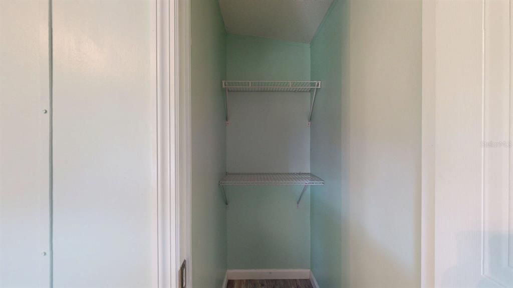 For Sale: $225,000 (2 beds, 2 baths, 924 Square Feet)