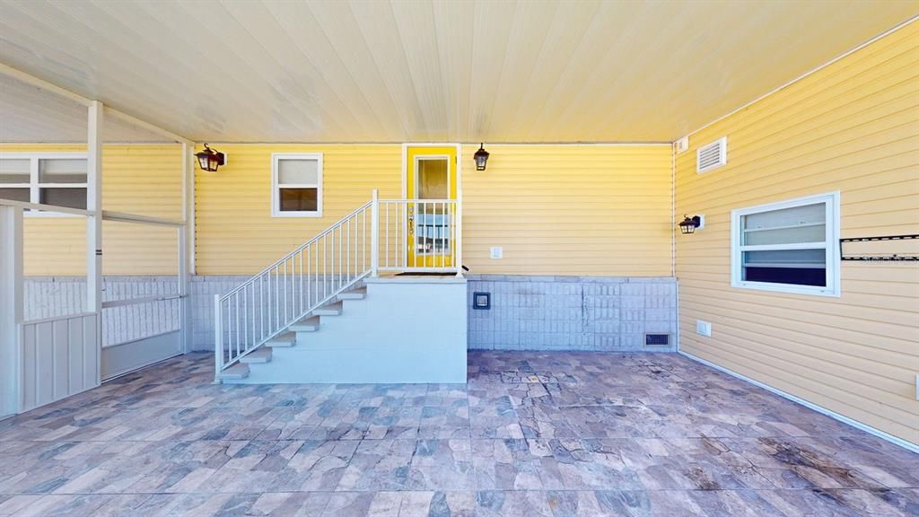 For Sale: $225,000 (2 beds, 2 baths, 924 Square Feet)