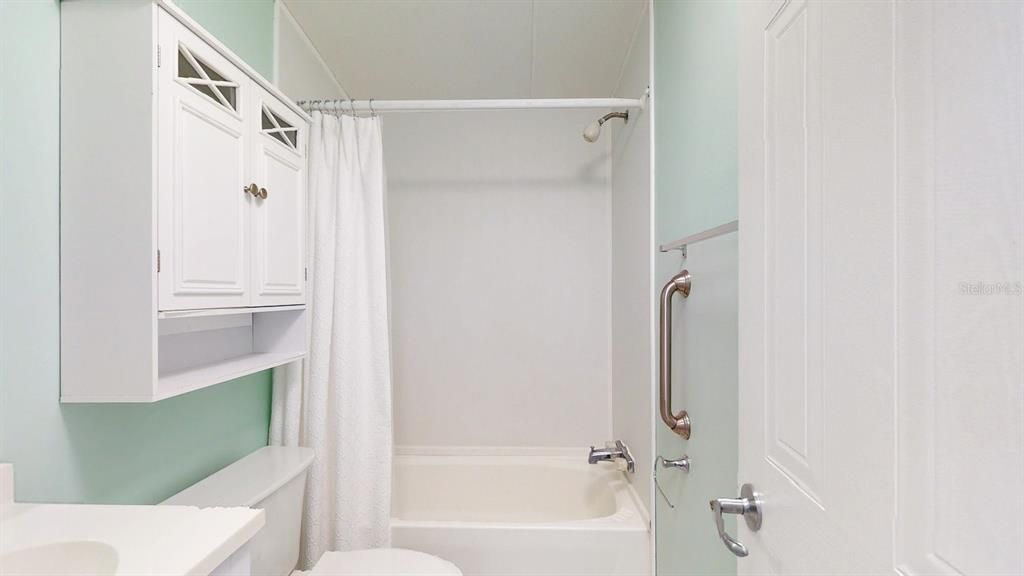 For Sale: $225,000 (2 beds, 2 baths, 924 Square Feet)