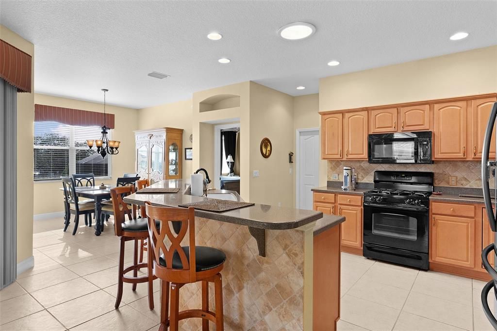 For Sale: $435,000 (3 beds, 2 baths, 1621 Square Feet)