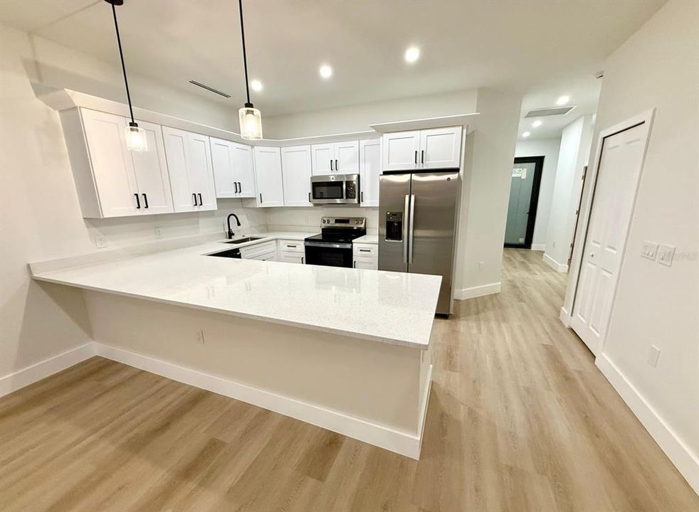 For Rent: $1,999 (3 beds, 2 baths, 1200 Square Feet)