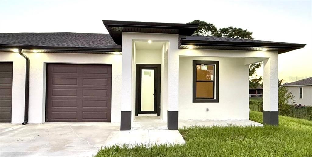 For Rent: $1,999 (3 beds, 2 baths, 1200 Square Feet)