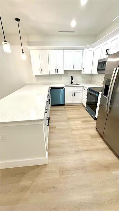 For Rent: $1,999 (3 beds, 2 baths, 1200 Square Feet)