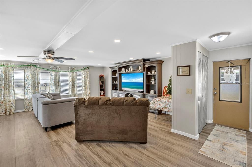 На продажу: $179,900 (2 спален, 2 ванн, 1375 Квадратных фут)