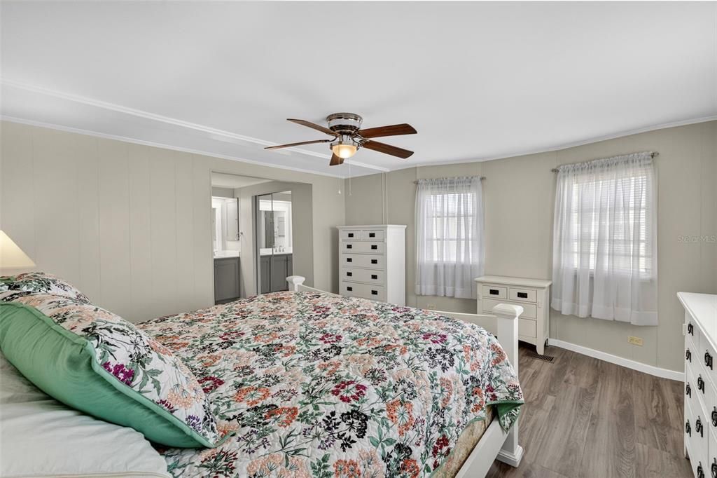 На продажу: $179,900 (2 спален, 2 ванн, 1375 Квадратных фут)