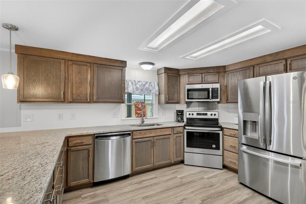 На продажу: $179,900 (2 спален, 2 ванн, 1375 Квадратных фут)