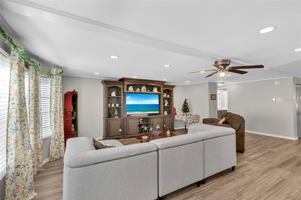 На продажу: $179,900 (2 спален, 2 ванн, 1375 Квадратных фут)