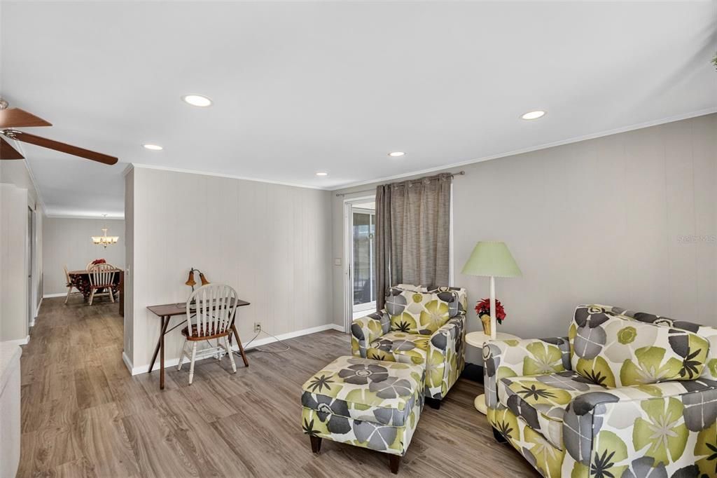 На продажу: $179,900 (2 спален, 2 ванн, 1375 Квадратных фут)