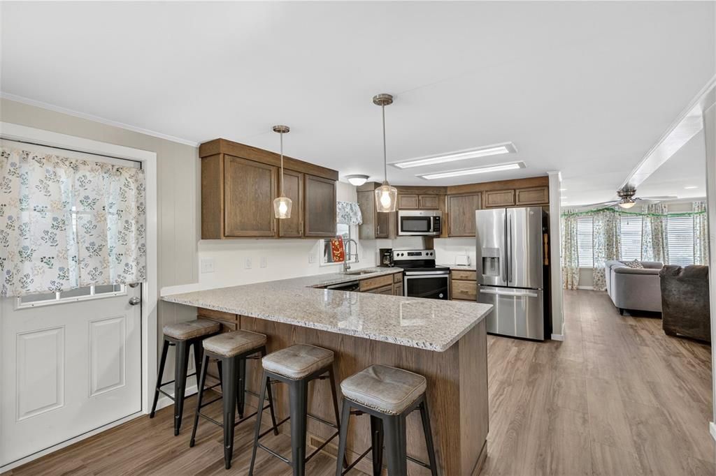 На продажу: $179,900 (2 спален, 2 ванн, 1375 Квадратных фут)