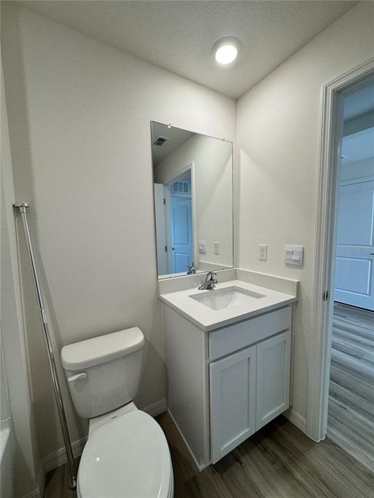 For Rent: $1,800 (3 beds, 2 baths, 1408 Square Feet)