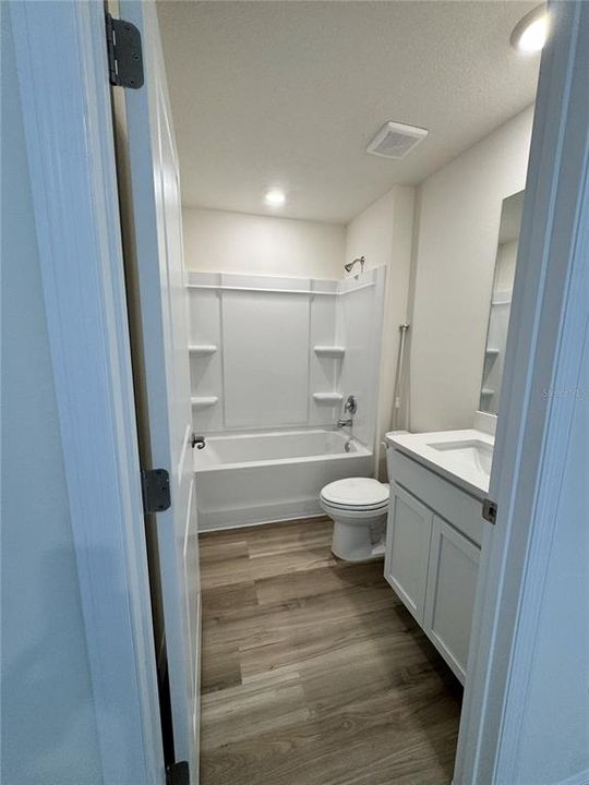 For Rent: $1,800 (3 beds, 2 baths, 1408 Square Feet)