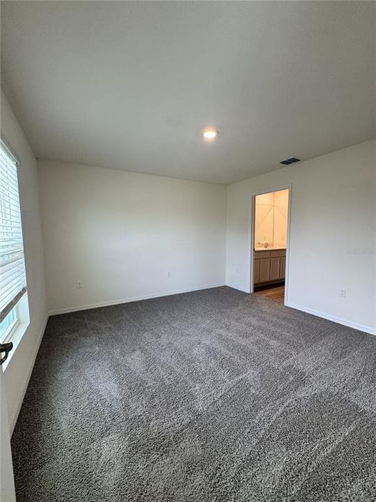 For Rent: $1,800 (3 beds, 2 baths, 1408 Square Feet)