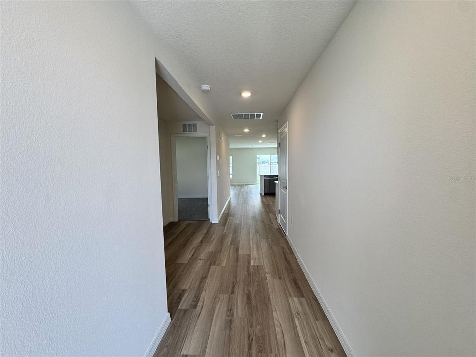 For Rent: $1,800 (3 beds, 2 baths, 1408 Square Feet)