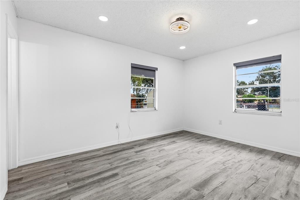 For Sale: $275,000 (4 beds, 3 baths, 1420 Square Feet)