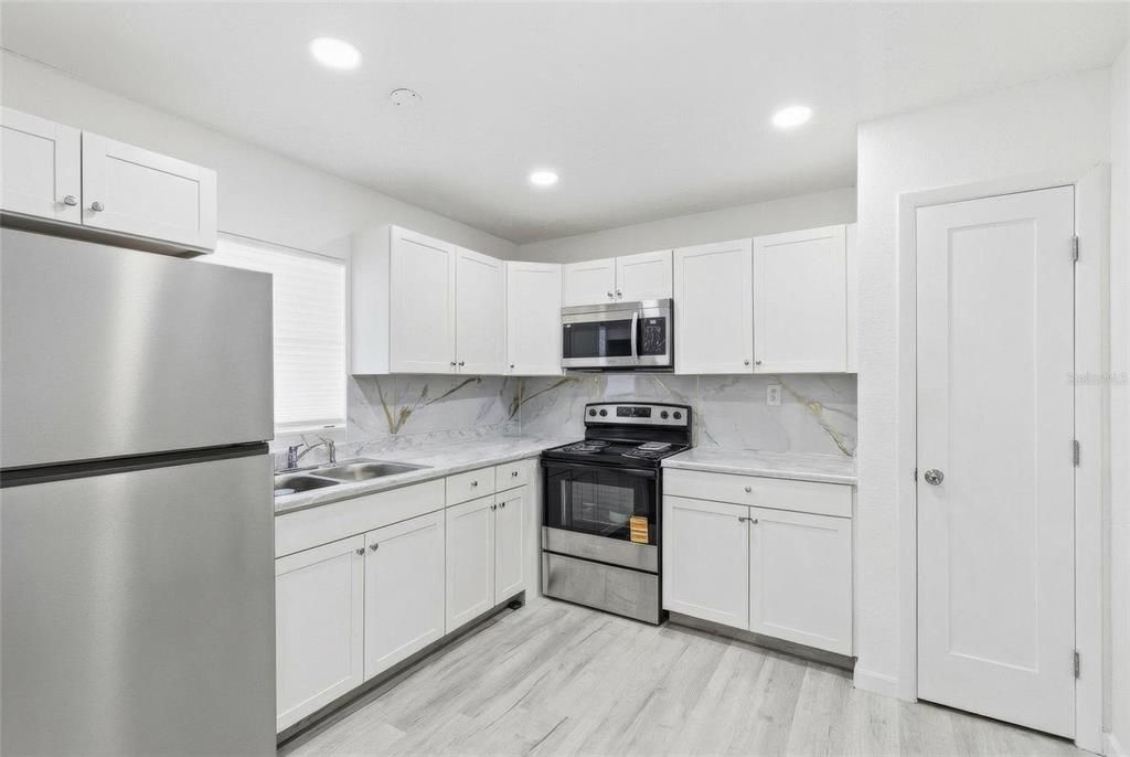 For Sale: $275,000 (4 beds, 3 baths, 1420 Square Feet)