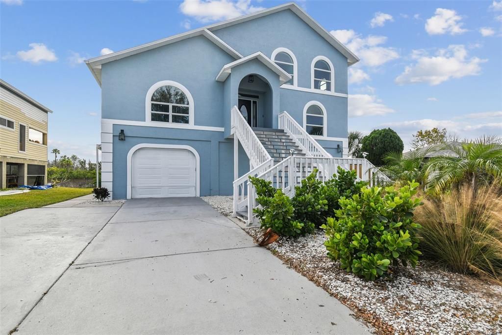 For Sale: $419,000 (4 beds, 3 baths, 2574 Square Feet)