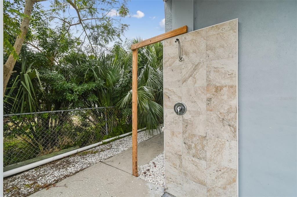 For Sale: $419,000 (4 beds, 3 baths, 2574 Square Feet)