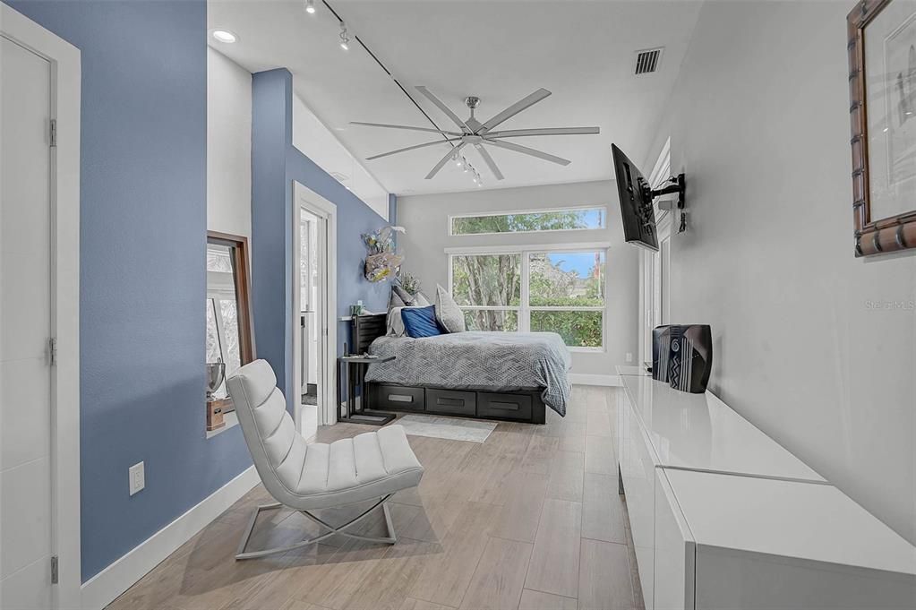 For Sale: $2,690,000 (3 beds, 2 baths, 2238 Square Feet)