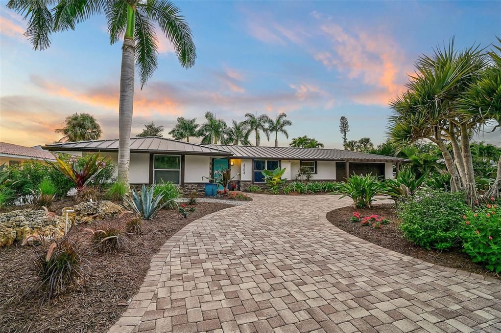 For Sale: $2,690,000 (3 beds, 2 baths, 2238 Square Feet)