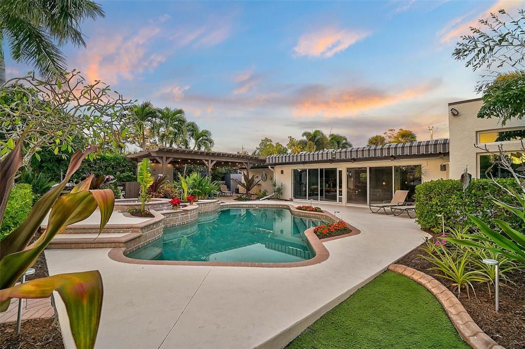 For Sale: $2,690,000 (3 beds, 2 baths, 2238 Square Feet)