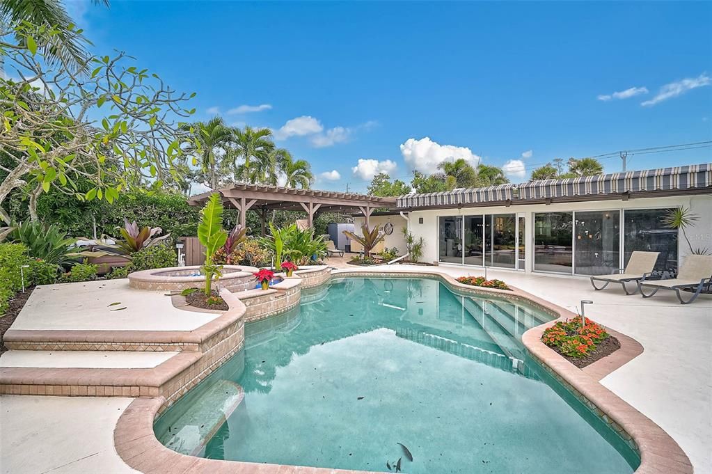 For Sale: $2,690,000 (3 beds, 2 baths, 2238 Square Feet)