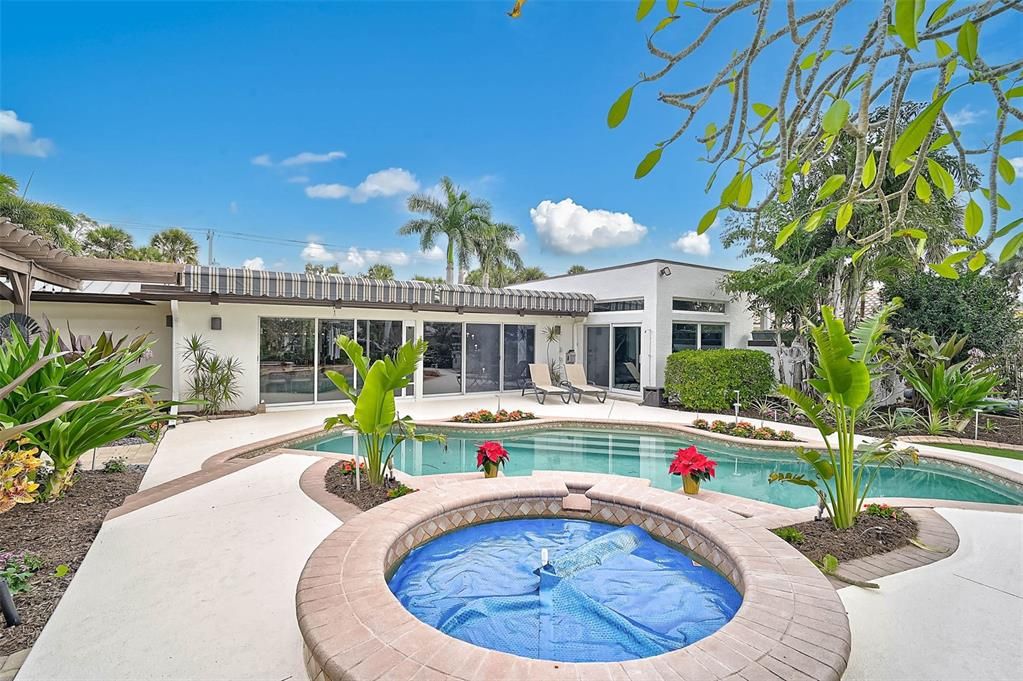 For Sale: $2,690,000 (3 beds, 2 baths, 2238 Square Feet)