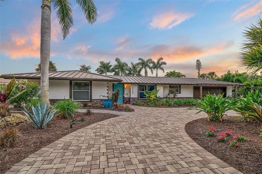 For Sale: $2,690,000 (3 beds, 2 baths, 2238 Square Feet)