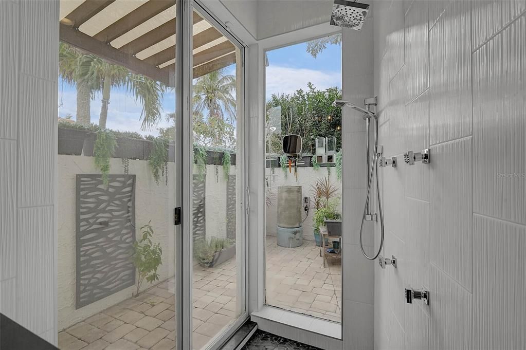 For Sale: $2,690,000 (3 beds, 2 baths, 2238 Square Feet)