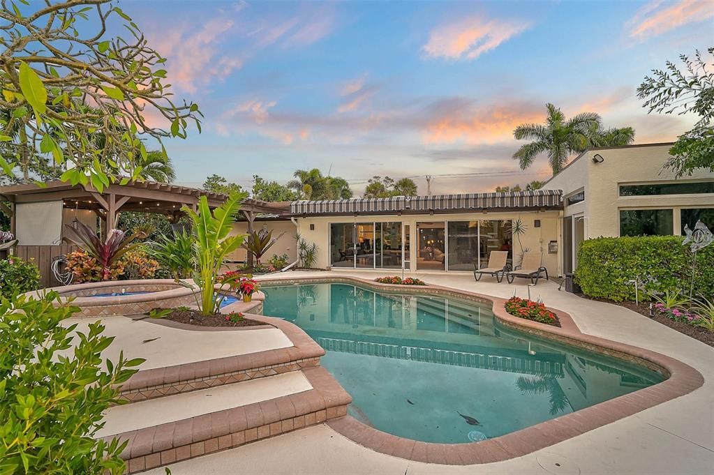 For Sale: $2,690,000 (3 beds, 2 baths, 2238 Square Feet)