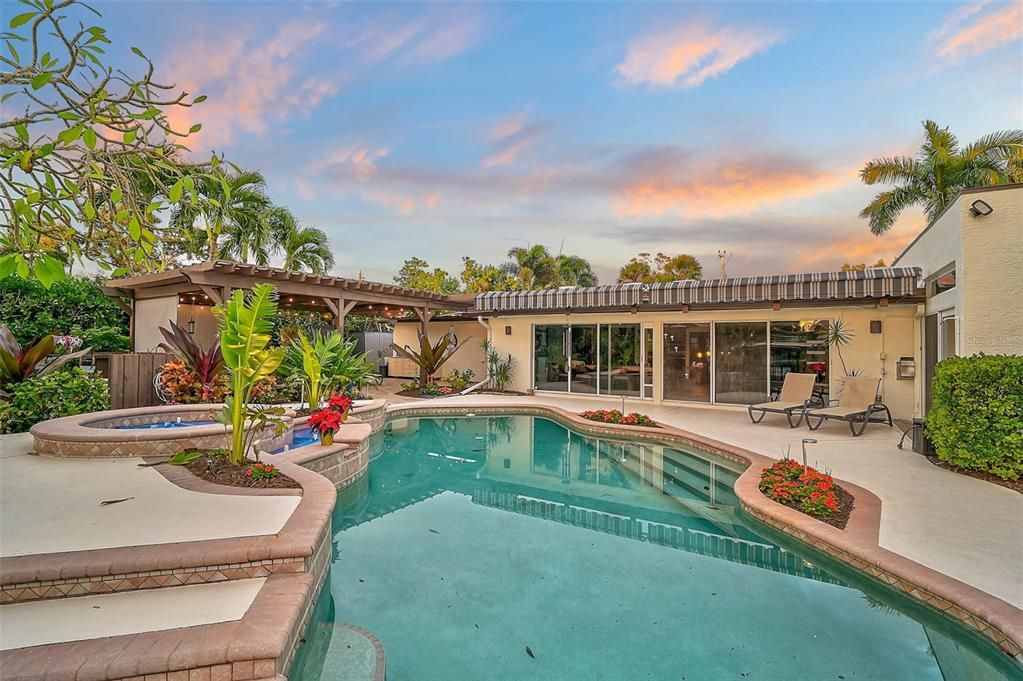 For Sale: $2,690,000 (3 beds, 2 baths, 2238 Square Feet)