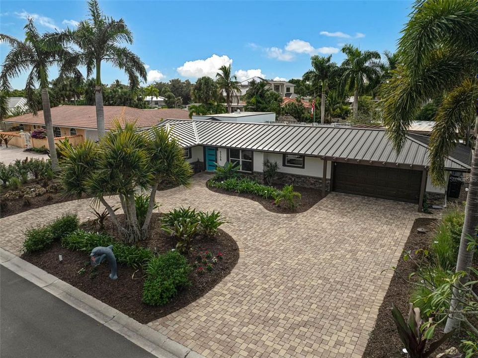 For Sale: $2,690,000 (3 beds, 2 baths, 2238 Square Feet)