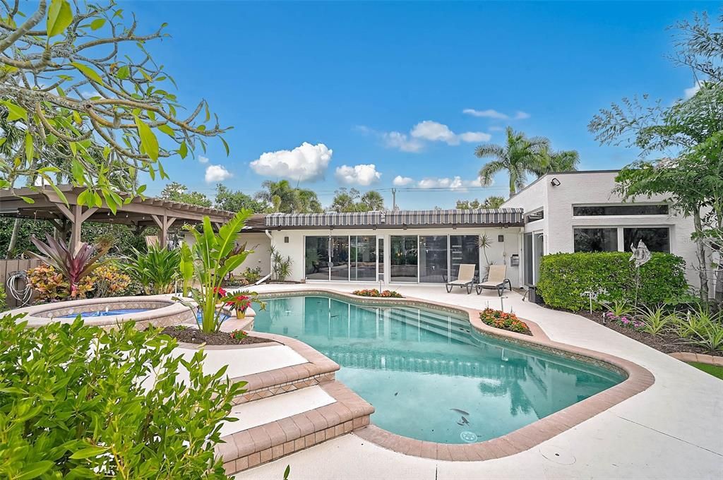 For Sale: $2,690,000 (3 beds, 2 baths, 2238 Square Feet)