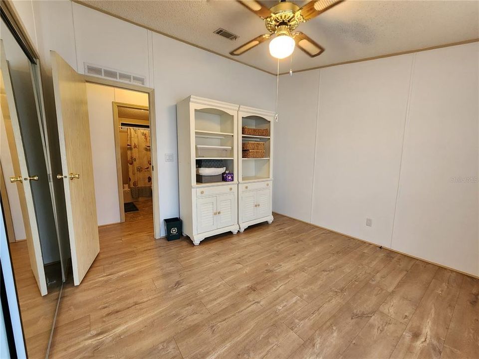 待售: $159,000 (2 贝兹, 2 浴室, 1056 平方英尺)