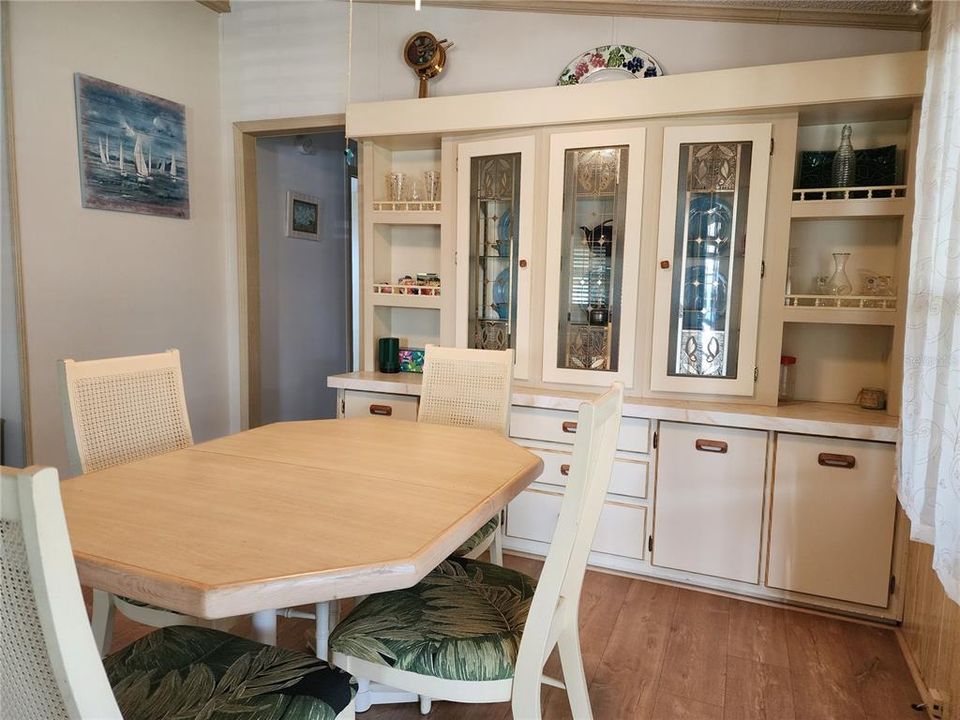 待售: $159,000 (2 贝兹, 2 浴室, 1056 平方英尺)