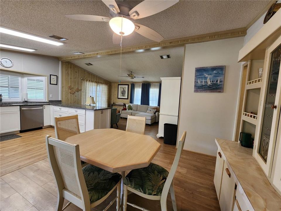 待售: $159,000 (2 贝兹, 2 浴室, 1056 平方英尺)