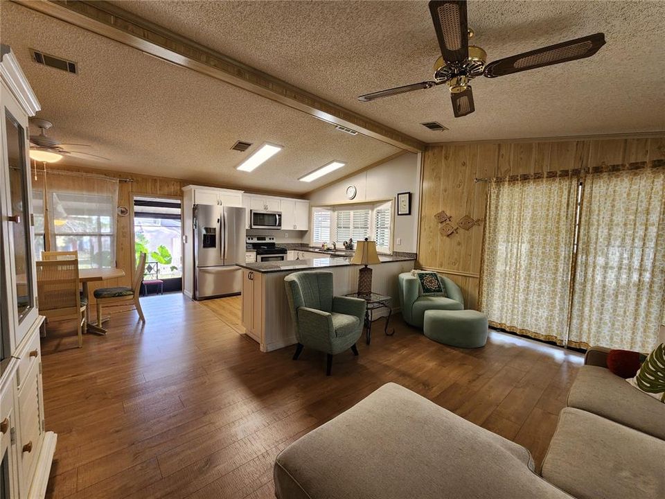 待售: $159,000 (2 贝兹, 2 浴室, 1056 平方英尺)