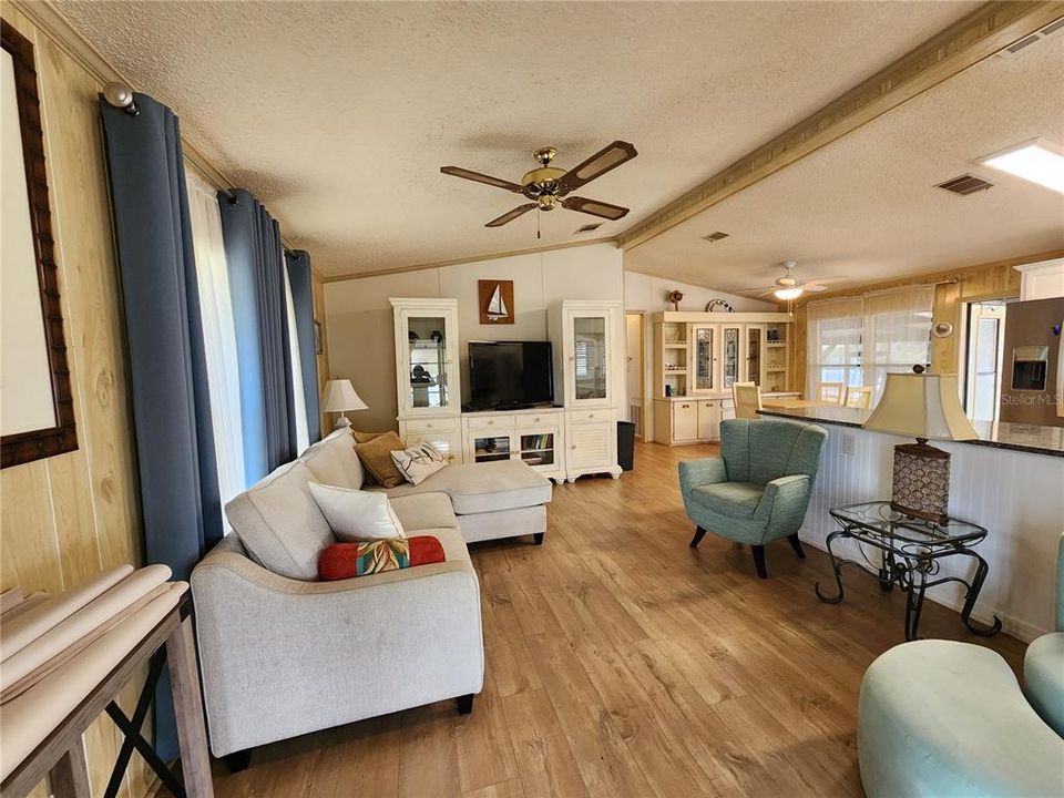 待售: $159,000 (2 贝兹, 2 浴室, 1056 平方英尺)