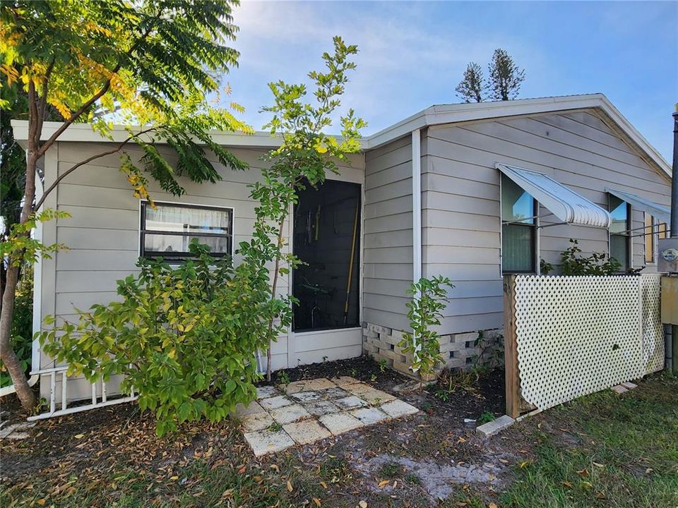 待售: $159,000 (2 贝兹, 2 浴室, 1056 平方英尺)